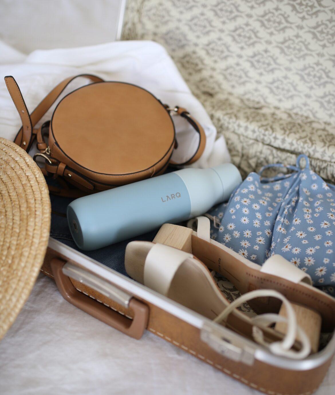unpack your suitcase on vacation