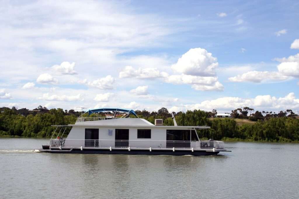 a houseboat summer vacation