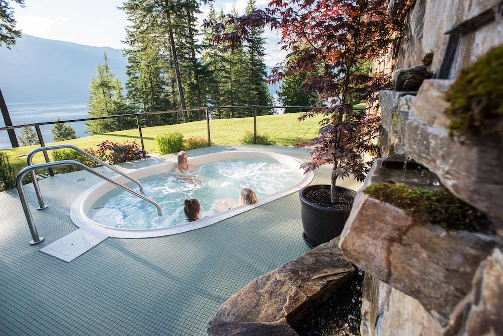 all-inclusive wellness holidays at Mountain Trek include hot tubs